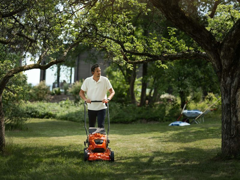 Аккумуляторная самоходная газонокосилка Husqvarna LC 251iS 970722601 (без аккумулятора и зарядного устройства)