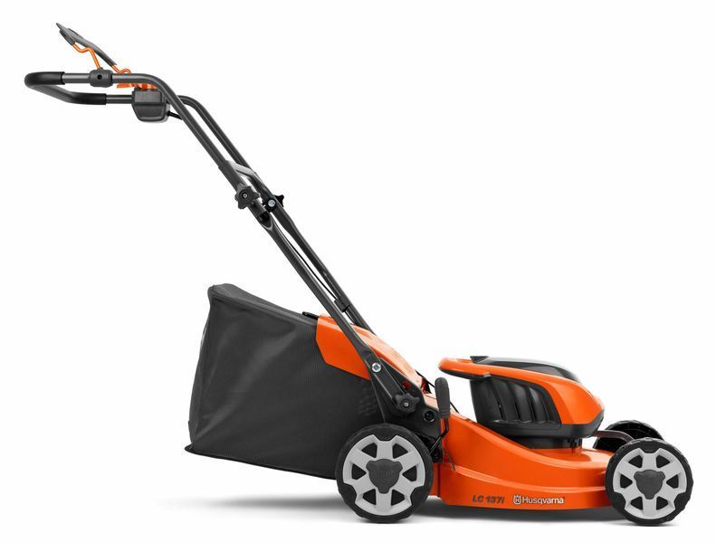 Газонокосилка аккумуляторная Husqvarna LC 137i KIT (970500904 / 9705009-04)
