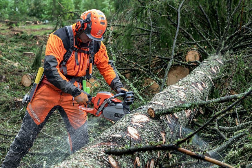 Бензопила Husqvarna 550XP II (967690835) &mdash; Профессиональная Цепная Пила, Шина 45 См, Мощность 4.1 Л.С., Цепь 72 Звена