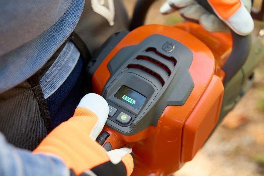 Акумуляторна Пила Husqvarna 435i (9707180-14) &mdash; Ланцюгова Пила 36V, Шина 35 См, Потужність 2.45 К.С., Офіційна Гарантія Без Акб і ЗП