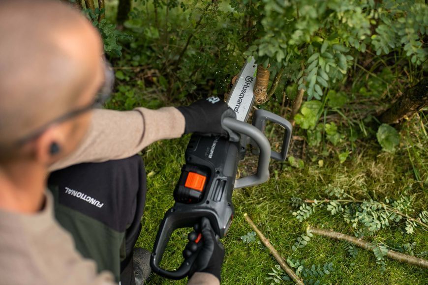 Аккумуляторная Пила Husqvarna 120i (9707205-02) &mdash; Цепная Пила 36V, Шина 30 См, Мощность 1.5 Л.С., Официальная Гарантия без АКБ та ЗП